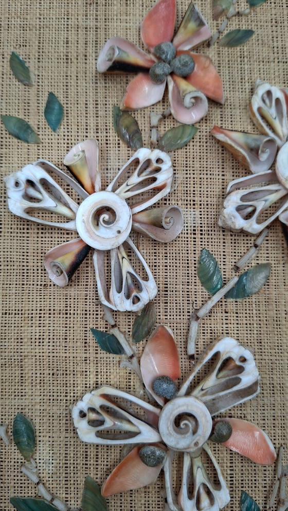 Image 1 of Dipinto di conchiglie d'epoca su tela di iuta