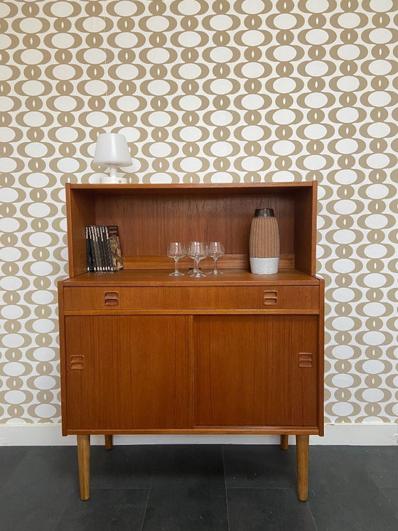 Image 1 of Kast met schuifdeuren, lade en opzetgedeelte van Aejm Møbler