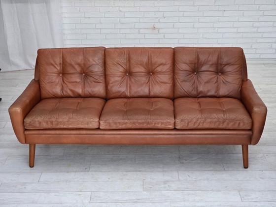 Image 1 of Dänisches 3-Sitzer-Sofa aus den 1970er Jahren, braunes Möbelleder mit Patina.