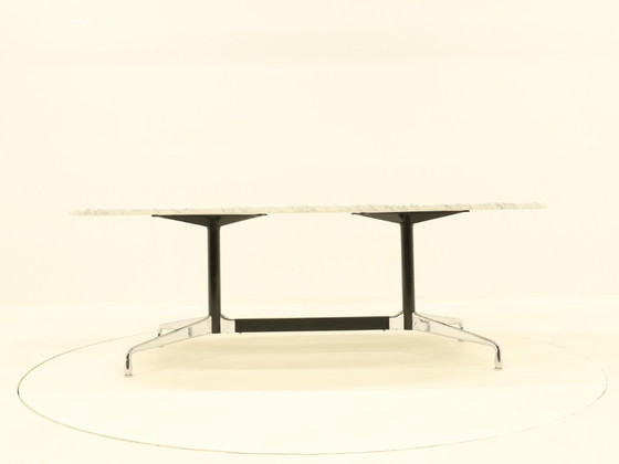 Image 1 of Eames Segmented Ovale Eettafel in Wit Marmer en Roestvrij Staal