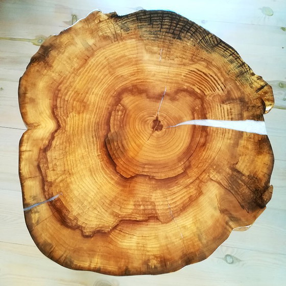 Image 1 of Colombie | Table basse artisanale en frêne avec résine époxy blanc perle