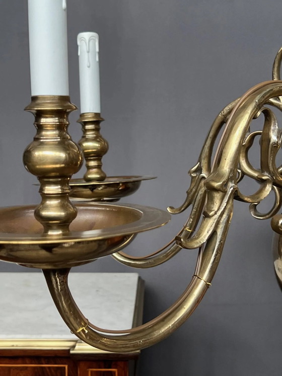 Kroonluchter uit een oud kasteel, gemaakt van massief brons. – Bronze (photo 4 of 7)