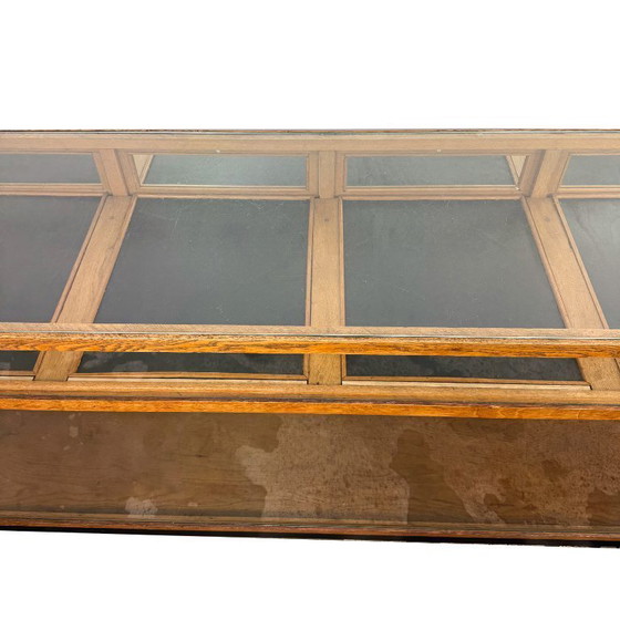 Image 1 of Grote vintage eikenhouten winkelvitrine