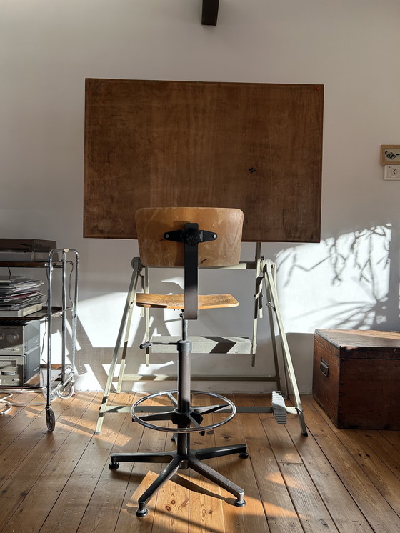 Image 1 of Mesa de dibujo industrial o de arquitecto holandesa (silla incluida)