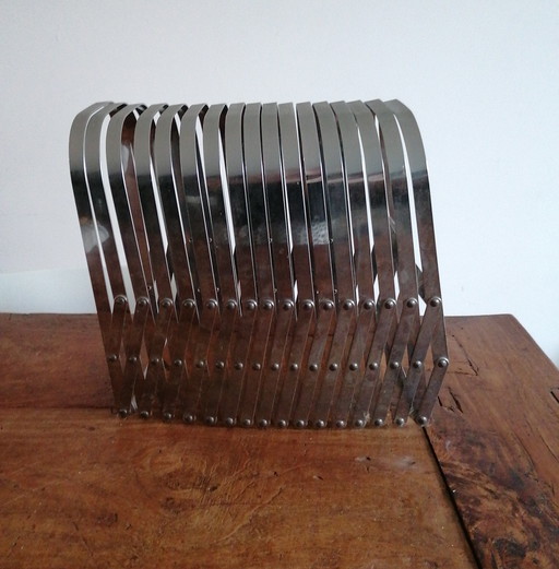 Harmonica magazine rack