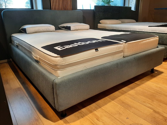 Image 1 of Cama tapizada - 180x210