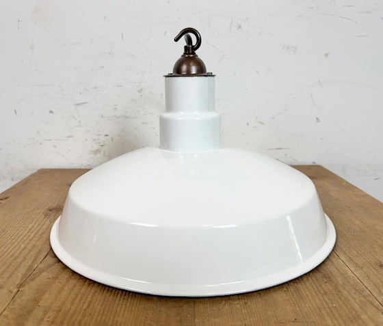 Image 1 of Industriële witte geëmailleerde fabriekshanglamp van Quadrangle Mfg. Co., jaren 60