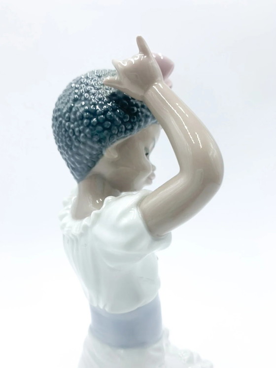 1980s Lladró Ceramic Lady Sculpture (photo 4 of 7)