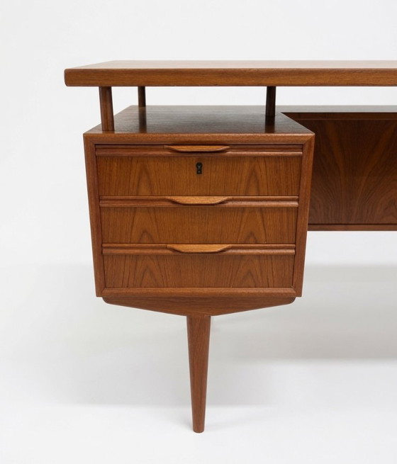 Image 1 of Bureau de direction danois en teck des années 1960