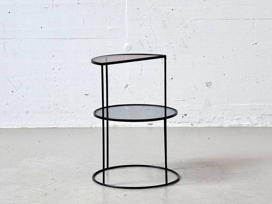 Table d'appoint sculpturale en métal noir et verre fumé – Tables basses, Glass (photo 17 of 18)