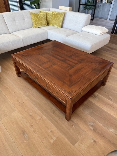 Table basse avec tiroirs, étagères extensibles et plateau en verre