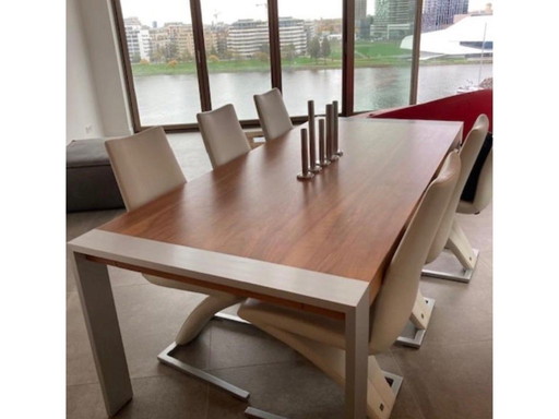 Essgruppe von Rolf Benz: Stühle RB 7800 und Tisch RB