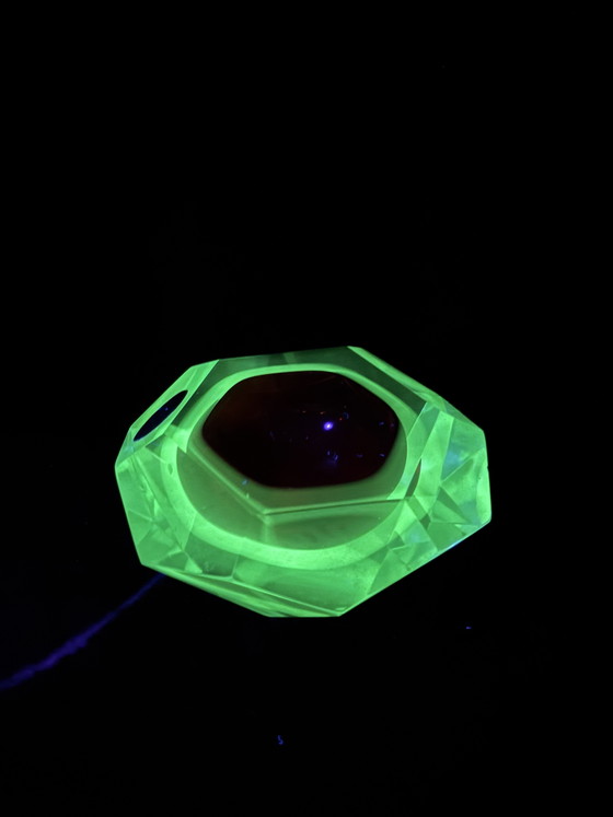 Image 1 of SEGUSO - Flavio Poli, Murano – Two-Tone Sommerso Crystal Bowl (Uranium & Ruby), 1950s