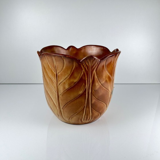 Image 1 of Macetero de barro marrón con efecto de hojas acanaladas, 1960/70