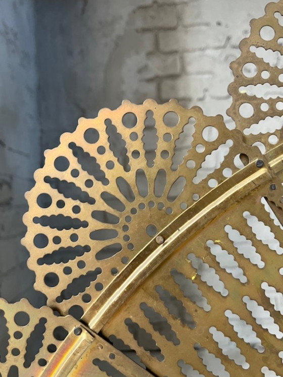 Image 1 of Parascintille in ottone vintage – stile Hollywood Regency, a forma di ventaglio e riccamente decorato