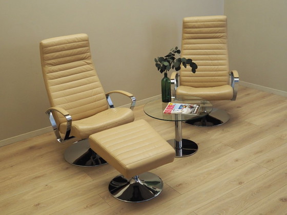 Image 1 of Conjunto de sillón y taburete Lounge, diseño danés, años 70, fabricación: BoConcept