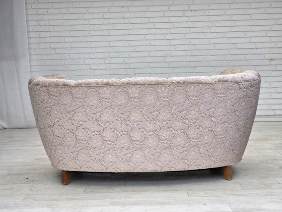 Image 1 of Sofá danés de dos plazas "Banana" de la década de 1970, tapizado original en terciopelo verde claro/gris.