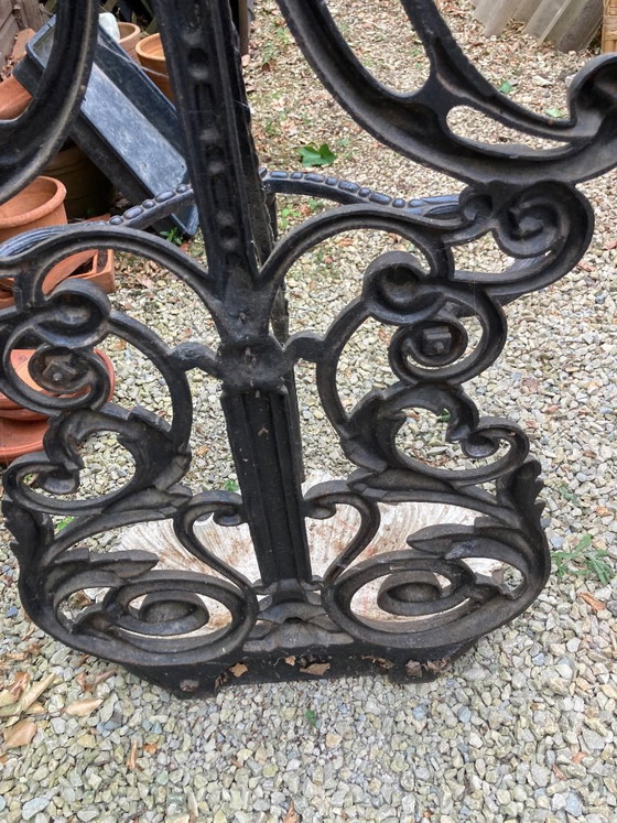 Antico appendiabiti in ferro battuto con ganci, rosette e vassoio separato, XIX secolo. – Iron (photo 6 of 7)