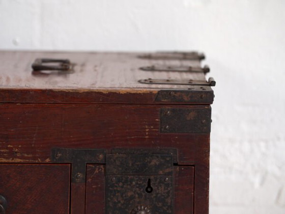 Small antique Japanese kodansu - Meiji / Taishō period (c. ) #35 – Storage cabinet, Metal (photo 37 of 40)