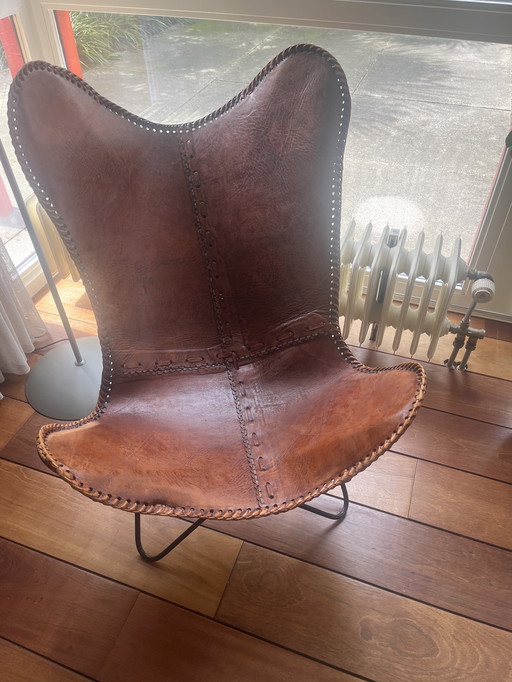 Leather butterfly chair as new
