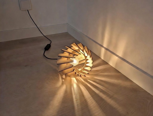 Foco de diseño de madera paramétrico