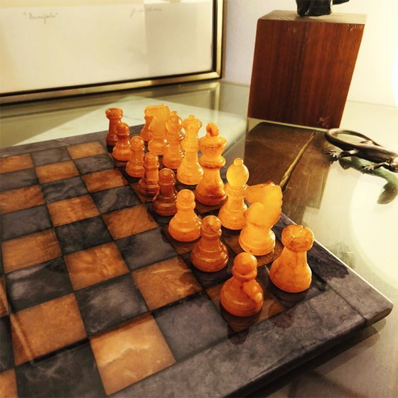 Image 1 of Jeu d'échecs de luxe vintage des années 1970 en véritable albâtre de Volterra sculpté à la main - Noir et agate (brun) - Fabriqu