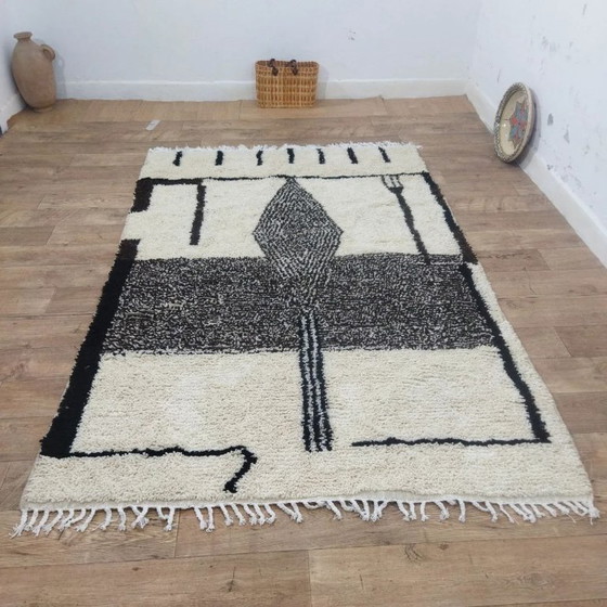 Image 1 of Black & Cream Azilal Rug – Geometric Patterns / Azilal Rug Black and Cream – Geometric Patterns (236×156 cm)