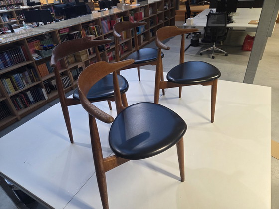 Image 1 of 4 sillas de comedor Hans Wegner 'HEART' -4103- más mesa de origen
