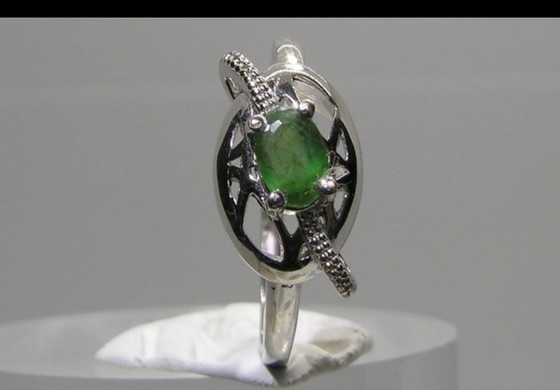 Image 1 of Green emerald ring