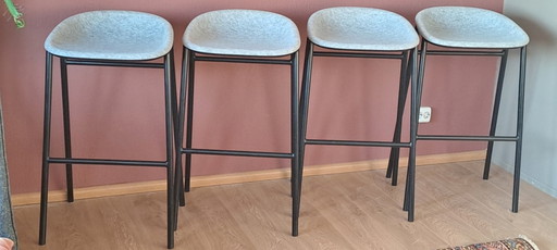 4 x De Vorm LJ 3 Tabourets de bar en feutre PET avec cadre en acier noir
