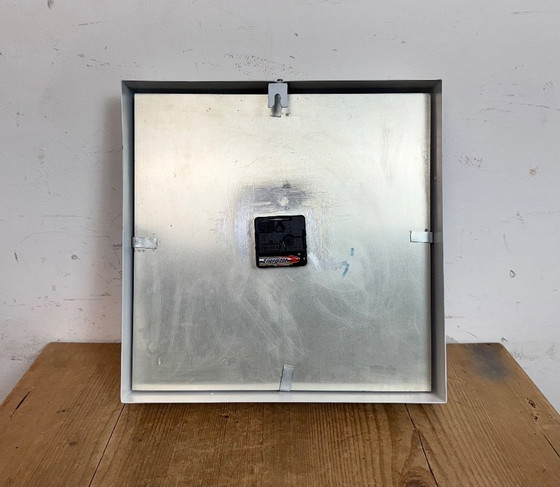 Image 1 of Reloj de pared cuadrado industrial blanco de Pragotron, años 70