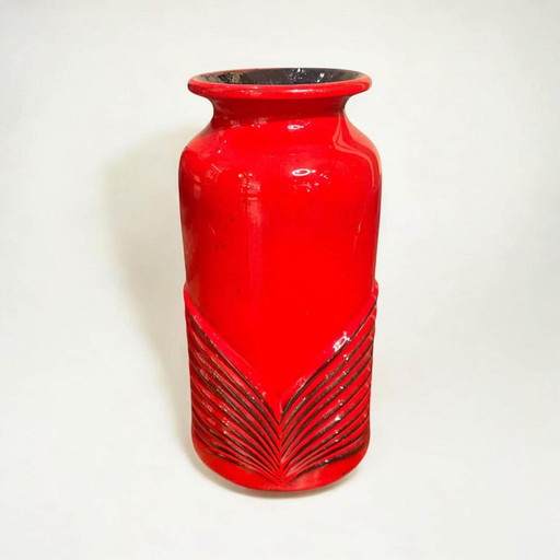 Original Mid Century - Fohr Keramik Vase aus Ransbach Baumbach - Deutschland, mit Formnummer 337-24 in Rot mit Fächerdekor.