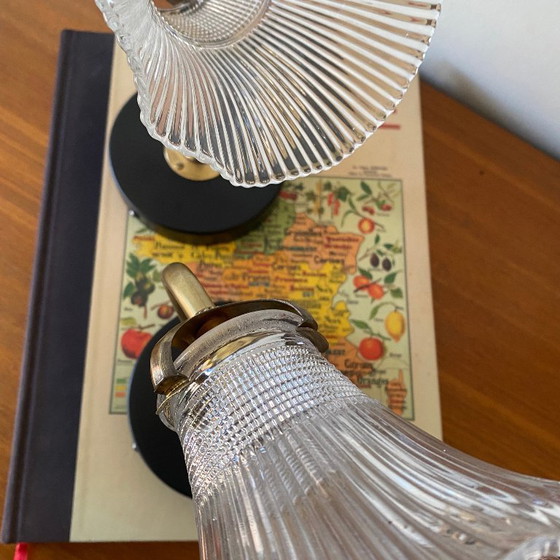 Image 1 of Coppia di applique a collo d'oca in ottone con paralumi a tulipano in vetro trasparente