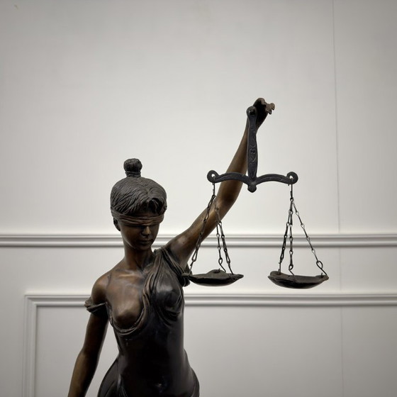 Bronzeskulptur Dame Justitia – Bildhauerei (photo 5 of 10)