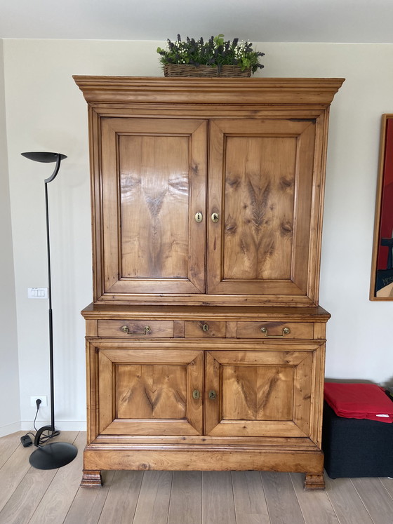 Image 1 of Französischer antiker Schrank aus Kastanienholz
