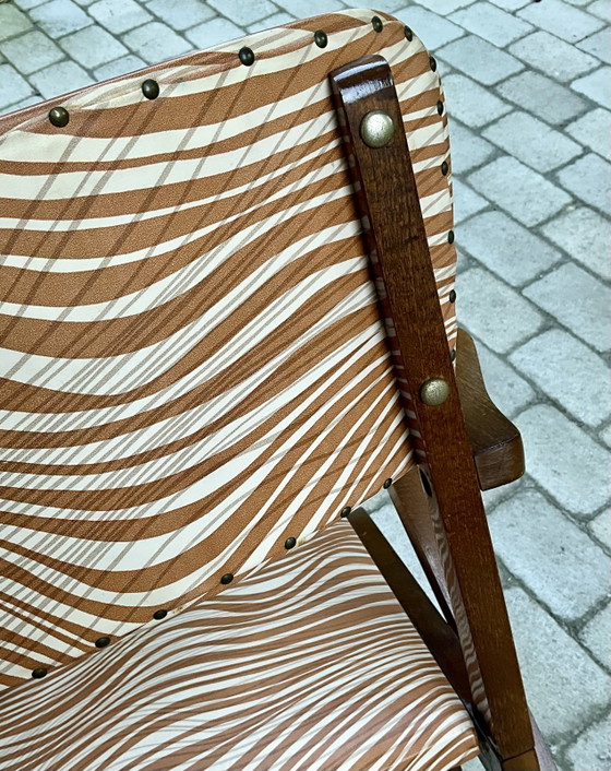 Image 1 of Par de sillones de madera maciza de estilo moderno de mediados de siglo, años 50-60.