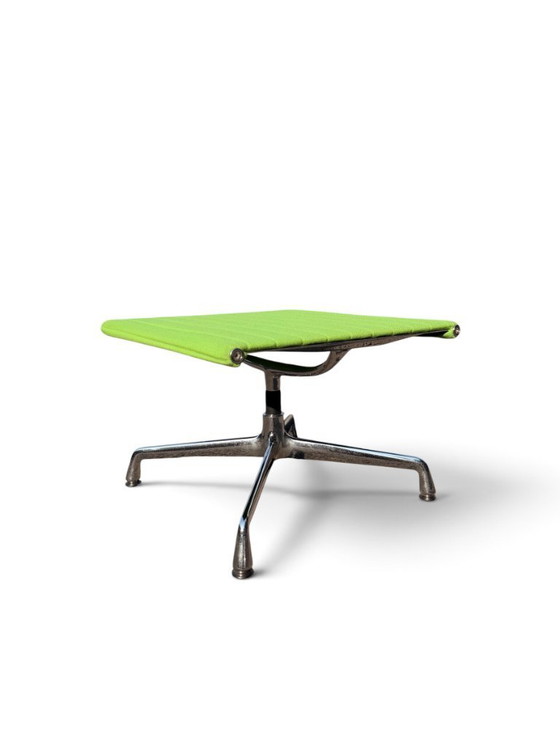 Auténtica butaca EA 124 y otomana EA 125 de Charles & Ray Eames (Vitra) - Verde – Sillones reclinables (photo 11 of 20)