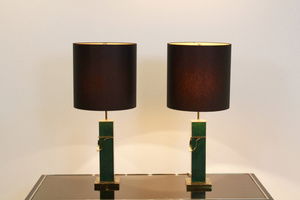 2 lámparas de mesa modernas de mediados de siglo en verde y latón