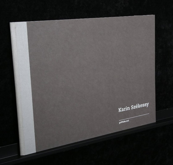 Image 1 of Székessy, Karin - Meisjes houden van stillevens - 6 originele z/w foto's - met de hand gesigneerd