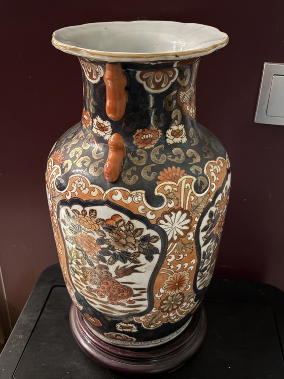 Grote Japanse Imari pronkvaas – 38 cm (40 cm met standaard) – verguld werk, feniks & pioenrozen – Vazen (photo 4 of 11)