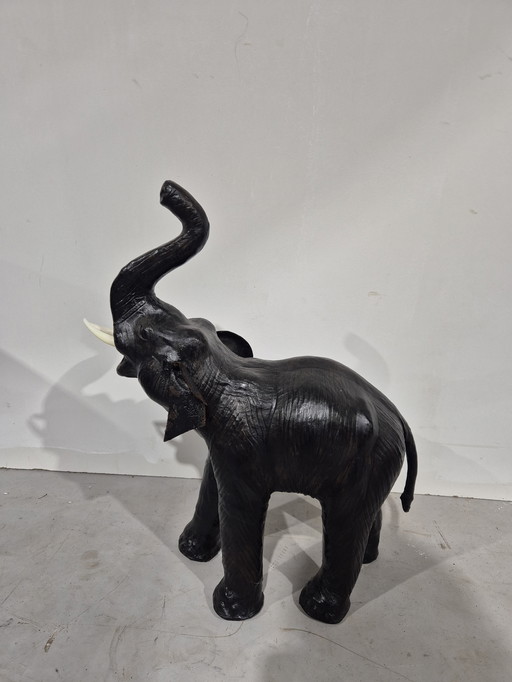 Elefante vintage in pelle in stile liberty