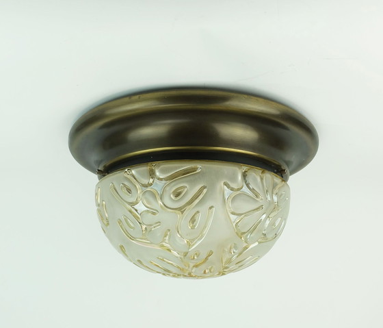 Image 1 of Bellissimo lampadario a soffitto di metà secolo, in vetro acidato, con decorazioni floreali in metallo, anni &#39;70