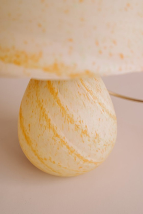 Image 1 of Franse Art Deco tafellamp - geel pate de verre glas 