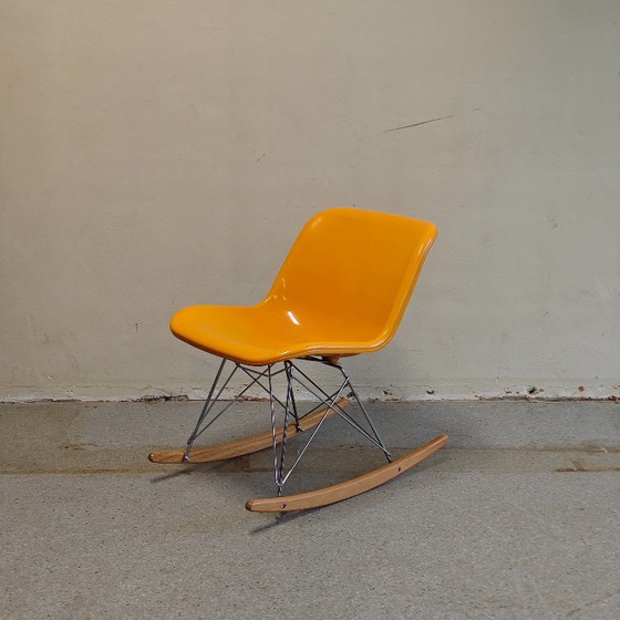 Vintage Houtoku/Artifort Rocking chair – Plastic, Metal (photo 2 of 11)