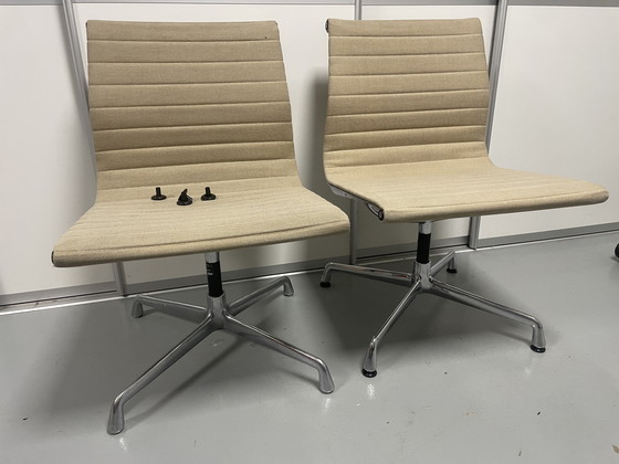 Image 1 of 2 sedie Vitra Eames EA vintage - Ottime condizioni!