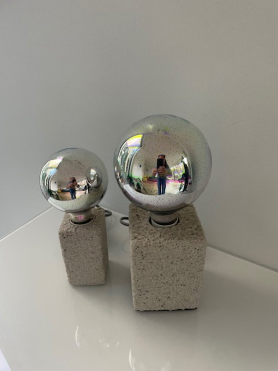 Image 1 of Set van twee moderne designlampen met sculpturale stenen basis