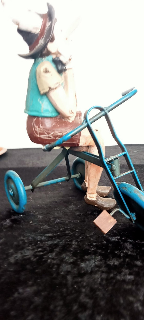 Image 1 of Objet de collection : Statue artisanale de Pinocchio sur un tricycle