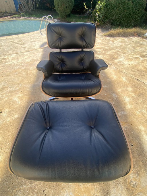 Charles Eames Sessel und Hocker, schwarzes Halbnarbenleder, Herman Miller, 2010