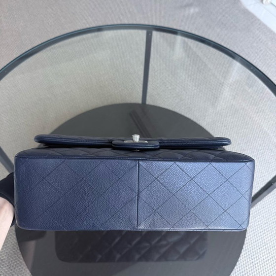 Image 1 of Chanel Classic Flap Jumbo - Caviar Double Flap 30CM Gewatteerd generfd kalfsleer Donker marineblauw Zilveren hardware