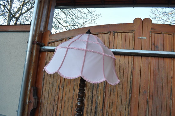 Lampada da terra in legno con paralume rosa – Lampade da terra (photo 2 of 5)